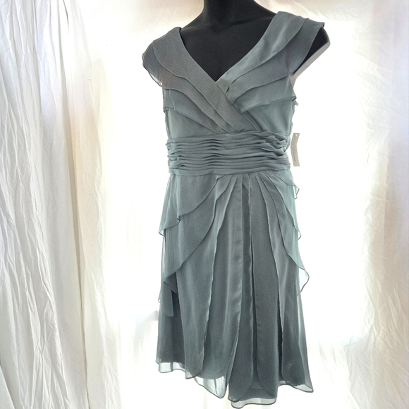 Ruffled Iridescent Blue/green Party Dress NWT - Picture 8 of 12
